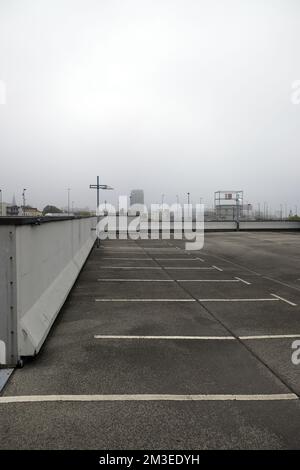 Leerer mehrstöckiger Parkplatz, Eingang, Ausgang, Ludwigshafen, Rathauscenter Stockfoto