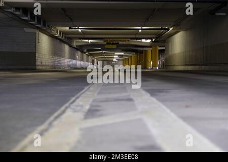 Leerer mehrstöckiger Parkplatz, Eingang, Ausgang, Ludwigshafen, Rathauscenter Stockfoto