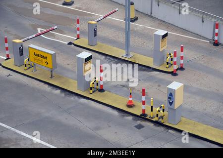 Mehrstöckiger Parkplatz, Eingang, Ausgang, Ludwigshafen Rathauscenter Stockfoto