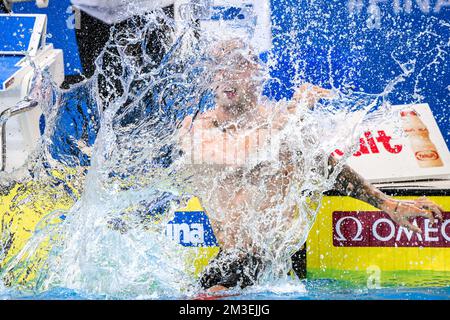 Melbourne, Australien. 15.. Dezember 2022. Kyle Chalmers of Australia feiert nach dem Gewinn der Goldmedaille im Finale der Freestyle Men 100m während der FINA Swimming Short Course World Championships im Melbourne Sports and Aquatic Centre in Melbourne, Australien, am 15.. Dezember 2022. Foto Giorgio Scala/Deepbluemedia/Insidefoto Credit: Insidefoto di andrea staccioli/Alamy Live News Stockfoto