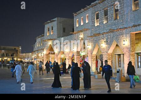 Doha, Katar. 12.. Dezember 2022. Im berühmten Souk Waqif, Basar, Menschen, überfüllt. Besucher, Fußball-Weltmeisterschaft 2022 in Katar ab 20,11. - 18.12.2022? Kredit: dpa/Alamy Live News Stockfoto