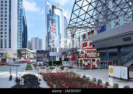 Doha, Katar. 12.. Dezember 2022. Hochaeuser, Wolkenkratzer in der West Bay. Skyline. Fußball-Weltmeisterschaft 2022 in Katar ab 20,11. - 18.12.2022? Kredit: dpa/Alamy Live News Stockfoto