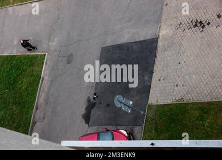 Architekturhintergründe und Vögel. Blick von oben. Stockfoto