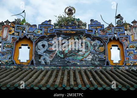 George Town, Malaysia - 2022. November: Details zum Äußeren des Pinang Peranakan Mansion in George Town am 17. November 2022 in Penang, Malaysia Stockfoto