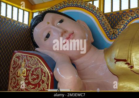 George Town, Malaysia - November 2022: Blick auf den buddhistischen Tempel Wat Chaiyamangalaram Thai in George Town am 19. November 2022 in Penang, Malaysia. Stockfoto