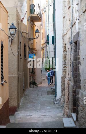 Die wunderschöne Gasse der altstadt von castelsardo - sardinien - italien Stockfoto