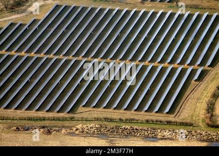 Sonnenkollektoren von oben. Stockfoto