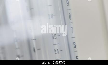 Gefrorene Injektionen. Aktion . Das Konzept der Medizin, wo es leere saubere Injektionen zur Prävention gibt. Hochwertige 4K-Aufnahmen Stockfoto