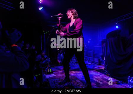 Kiliyan Maguire of Charming Liars tritt live im Legend Club auf. Stockfoto