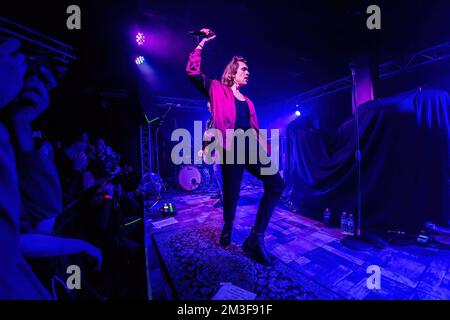 Mailand, Italien. 14.. Dezember 2022. Kiliyan Maguire of Charming Liars tritt live im Legend Club auf. (Foto: Mairo Cinquetti/SOPA Images/Sipa USA) Guthaben: SIPA USA/Alamy Live News Stockfoto