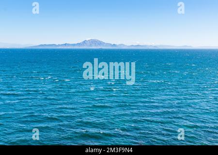 Meerblick vom Gibraltar Europa Point Rock. Blick auf Afrika, Mogrocco und Gibraltar Stockfoto