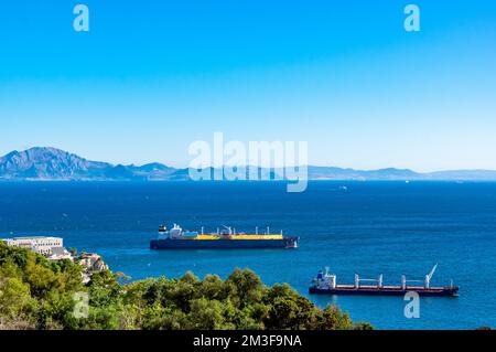 Meerblick vom Gibraltar Europa Point Rock. Blick auf Afrika, Mogrocco und Gibraltar Stockfoto