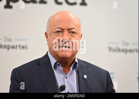 Wien, Österreich. 15. Dezember 2022. PRESSEKONFERENZ mit dem Generalsekretär der Volkspartei Christian Stocker (ÖVP) Stockfoto