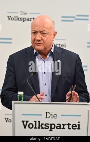 Wien, Österreich. 15. Dezember 2022. PRESSEKONFERENZ mit dem Generalsekretär der Volkspartei Christian Stocker (ÖVP) Stockfoto