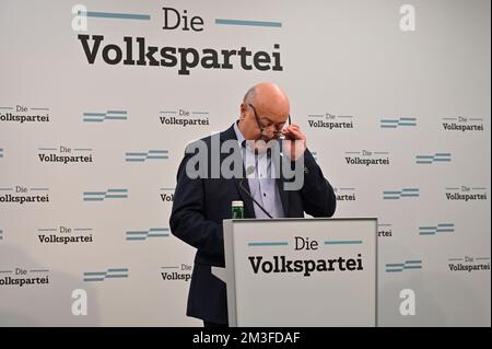 Wien, Österreich. 15. Dezember 2022. PRESSEKONFERENZ mit dem Generalsekretär der Volkspartei Christian Stocker (ÖVP) Stockfoto