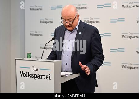 Wien, Österreich. 15. Dezember 2022. PRESSEKONFERENZ mit dem Generalsekretär der Volkspartei Christian Stocker (ÖVP) Stockfoto