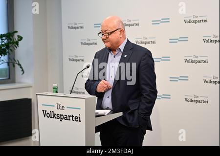 Wien, Österreich. 15. Dezember 2022. PRESSEKONFERENZ mit dem Generalsekretär der Volkspartei Christian Stocker (ÖVP) Stockfoto