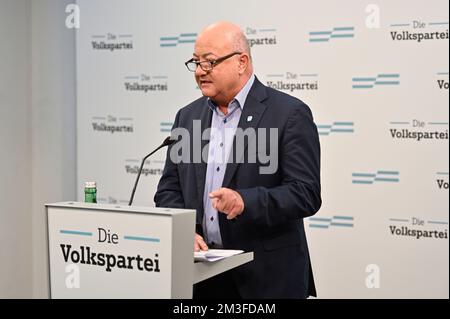 Wien, Österreich. 15. Dezember 2022. PRESSEKONFERENZ mit dem Generalsekretär der Volkspartei Christian Stocker (ÖVP) Stockfoto