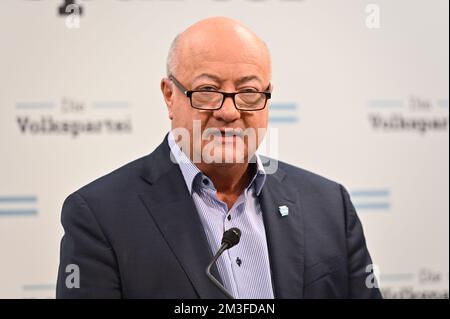 Wien, Österreich. 15. Dezember 2022. PRESSEKONFERENZ mit dem Generalsekretär der Volkspartei Christian Stocker (ÖVP) Stockfoto