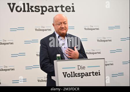 Wien, Österreich. 15. Dezember 2022. PRESSEKONFERENZ mit dem Generalsekretär der Volkspartei Christian Stocker (ÖVP) Stockfoto