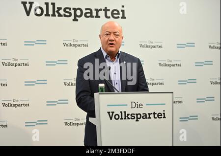 Wien, Österreich. 15. Dezember 2022. PRESSEKONFERENZ mit dem Generalsekretär der Volkspartei Christian Stocker (ÖVP) Stockfoto