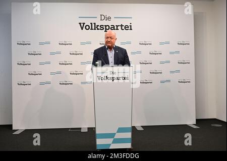 Wien, Österreich. 15. Dezember 2022. PRESSEKONFERENZ mit dem Generalsekretär der Volkspartei Christian Stocker (ÖVP) Stockfoto