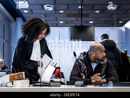 Den Haag, Niederlande, 15. Dezember 2022, DEN HAAG - Niederlande, 15/12/2022, Rechtsanwalt Joancy Breeveld und Glenn Codfried vor Gericht für ein summarisches Verfahren. Suriname-Stiftungen in den Niederlanden haben im Dezember 19 ein Schnellverfahren eingeleitet, an dem sich das Kabinett nach Quellen für die Sklaverei entschuldigen wird. ANP REMKO DE WAAL niederlande raus - belgien raus Stockfoto