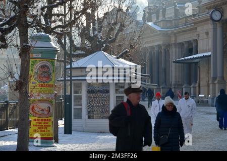 Karlsbad, Tschechische Republik. 15.. Dezember 2022. Personen gehen durch den Wellnessbereich in Karlsbad, 15. Dezember 2022 Gutschein: Slavomir Kubes/CTK Photo/Alamy Live News Stockfoto