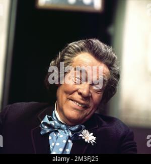 Lach mit Karl Valentin, Fernsehshow mit Monologen, Szenen und Coupets von Karl Valentin, Deutschland 1976, Regie: Wolfgang F. Henschel, Darsteller: Alexander Golling in "der Weltuntergang" Stockfoto