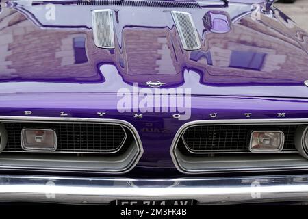 Bordeaux , Aquitaine France - 11 06 2022 : Plymouth Car-Logo und amerikanischer Zeichentext auf Vintage US Chrysler Corporation Stockfoto