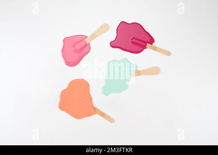 Holzstäbchen farbige Farben Stockfoto