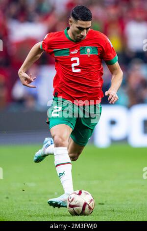 Al Chaur, Katar. 14.. Dezember 2022. Fußball: Weltmeisterschaft, Frankreich - Marokko, Endrunde, Halbfinale, Al-Bait-Stadion, Marokkos Achraf Hakimi in Aktion. Kredit: Tom Weller/dpa/Alamy Live News Stockfoto