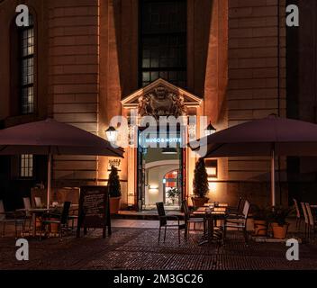 Nachtaufnahme, Eintritt zum Restaurant Hugo und Notte am Gendarmenmarkt, Berlin Stockfoto