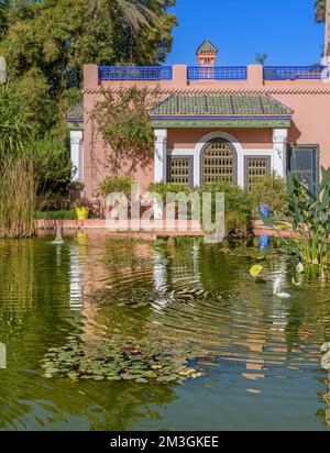 Villa Oasis - Heimat von Yves Saint Laurent und Pierre Berge, jetzt für die Öffentlichkeit geöffnet. Neben Jardin Majorelle - The Blue Garden, ebenfalls im Besitz von YSL. Stockfoto