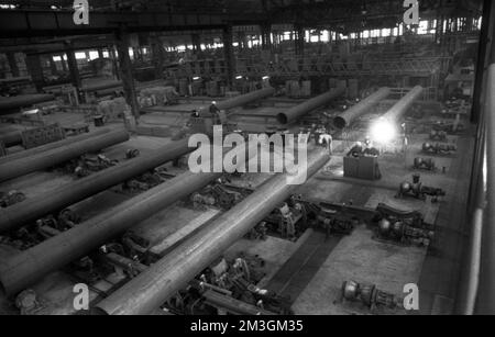 Die Thyssen-Rohrfabrik hier in Duisburg im Jahr 1968 produzierte große Rohre für den internationalen Markt Deutschland Stockfoto