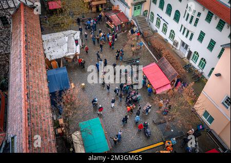 Blick auf den mittelalterlichen Weihnachtsmarkt in Faulloch, Jena, Thüringen, Deutschland Stockfoto