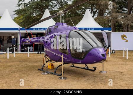 Helikopter Bell 505 Jet Ranger X auf der Motorshow Concours d’Elégance am 4.. September 2022 im Schloss Blenheim Stockfoto