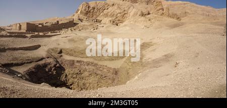 Die große Grube in der Nähe von Deir el-Medina, Arbeiter Dorf in der Nähe von Tal der Könige, Westufer des Nil, Luxor, Ägypten Stockfoto