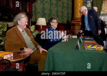 Prue Leith & Craig Brown; Oldie Literary Lunch 13-12-22; The Liberal Club; Stockfoto