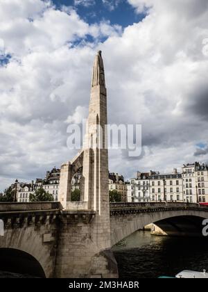 Statue von Saint Geneviève, Pont de la Tournelle, Paris, Frankreich Stockfoto