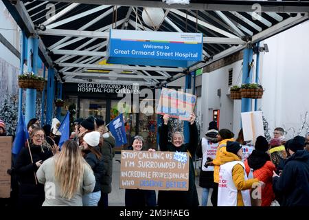 Der größte Streik in der Geschichte des RCN am started15.. Dezember 2022, als Pflegepersonal in England, Nordirland und Wales eine faire Bezahlung und Patientensicherheit verlangte. Stockfoto