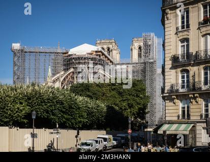 Kathedrale Notre Dame von der Ile Saint Louis, Paris, Frankreich aus gesehen Stockfoto