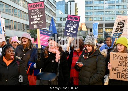 London, Großbritannien. Krankenschwestern inszenierten den größten Streik der Krankenschwestern in der Geschichte des NHS in England, Wales und Nordirland, trotz Warnungen vor Störungen und Terminverzögerungen für Patienten. Kredit: michael melia/Alamy Live News Stockfoto