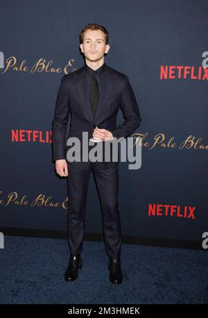 Los Angeles, Kalifornien, USA. 14.. Dezember 2022. Harry Lawtey besucht am 14. Dezember 2022 das „Pale Blue Eye“ Los Angeles Premiere im DGA Theater Complex in Los Angeles, Kalifornien. Kredit: Jeffrey Mayer/Jtm Photos/Media Punch/Alamy Live News Stockfoto