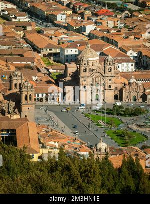 Blick auf Plaza de Armas und Cuzcos Kathedrale, Cuzco, Peru Stockfoto