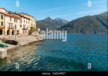 Landschaft des Comer Sees vom Seeufer des Dorfes San Siro, Lombardei, Italien Stockfoto