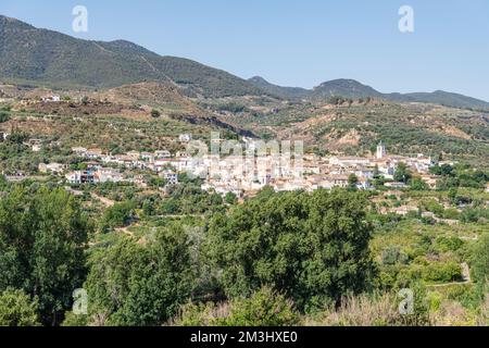 Die spanische Stadt Pinos del Valle im Lecrin-Tal in Andalusien, Spanien Stockfoto