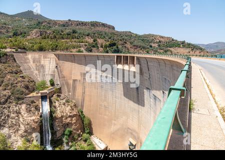 Der Beznar-Damm im Lecrin-Tal in Andalusien, Spanien Stockfoto