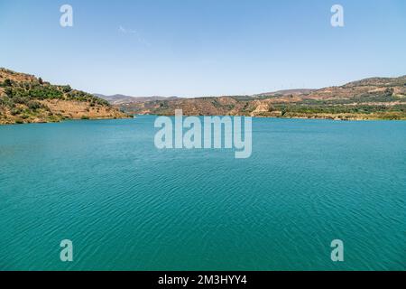 Blick auf den Beznar-See im Lecrin-Tal in Andalusien, Spanien Stockfoto
