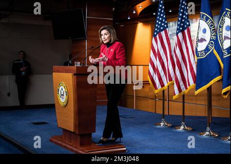 Washington, Usa. 15.. Dezember 2022. Haussprecherin Nancy Pelosi (D-CA), die auf ihrer wöchentlichen Pressekonferenz sprach. (Foto: Michael Brochstein/Sipa USA) Guthaben: SIPA USA/Alamy Live News Stockfoto